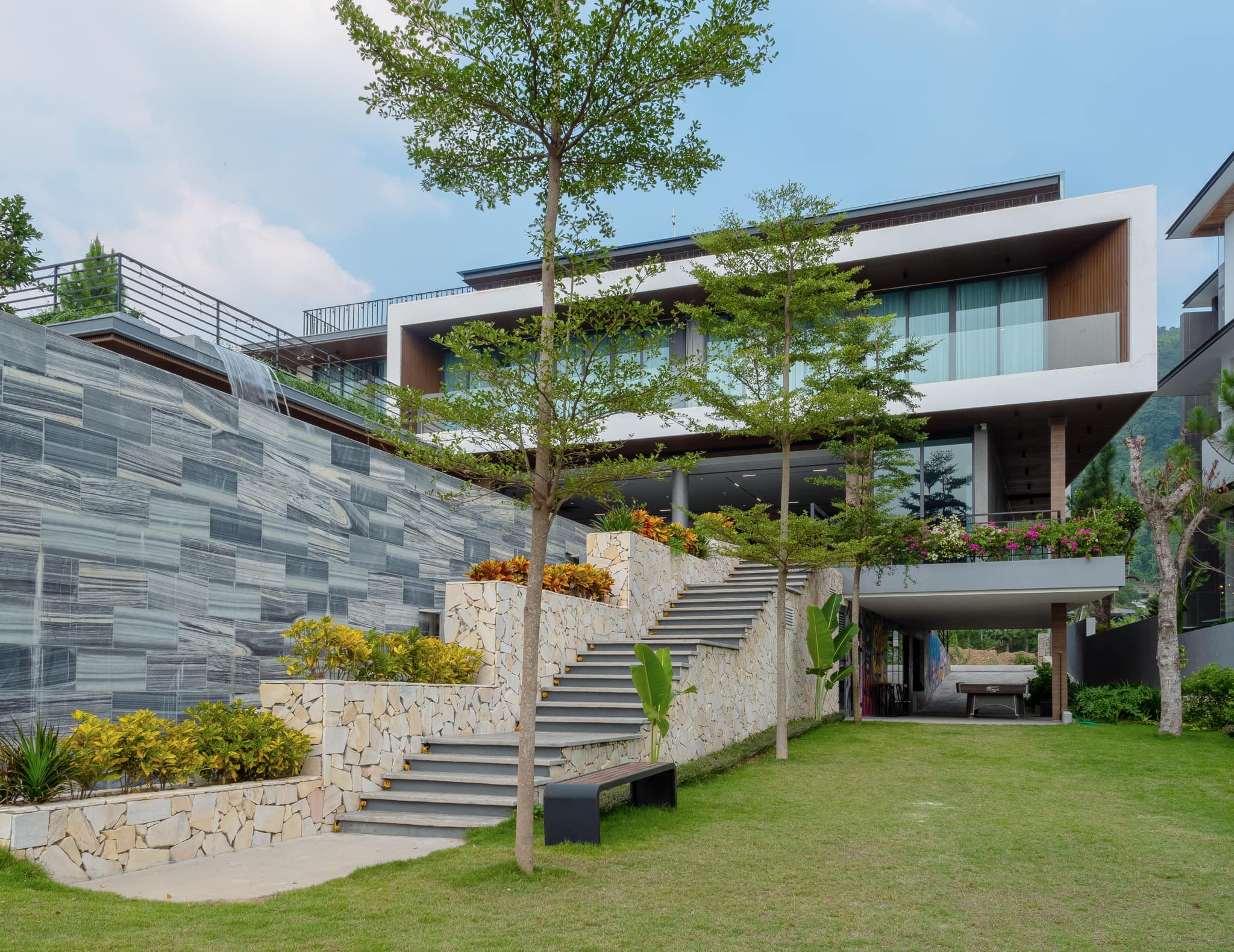 Kiến trúc tối giản 5 sao Moon Villa C27