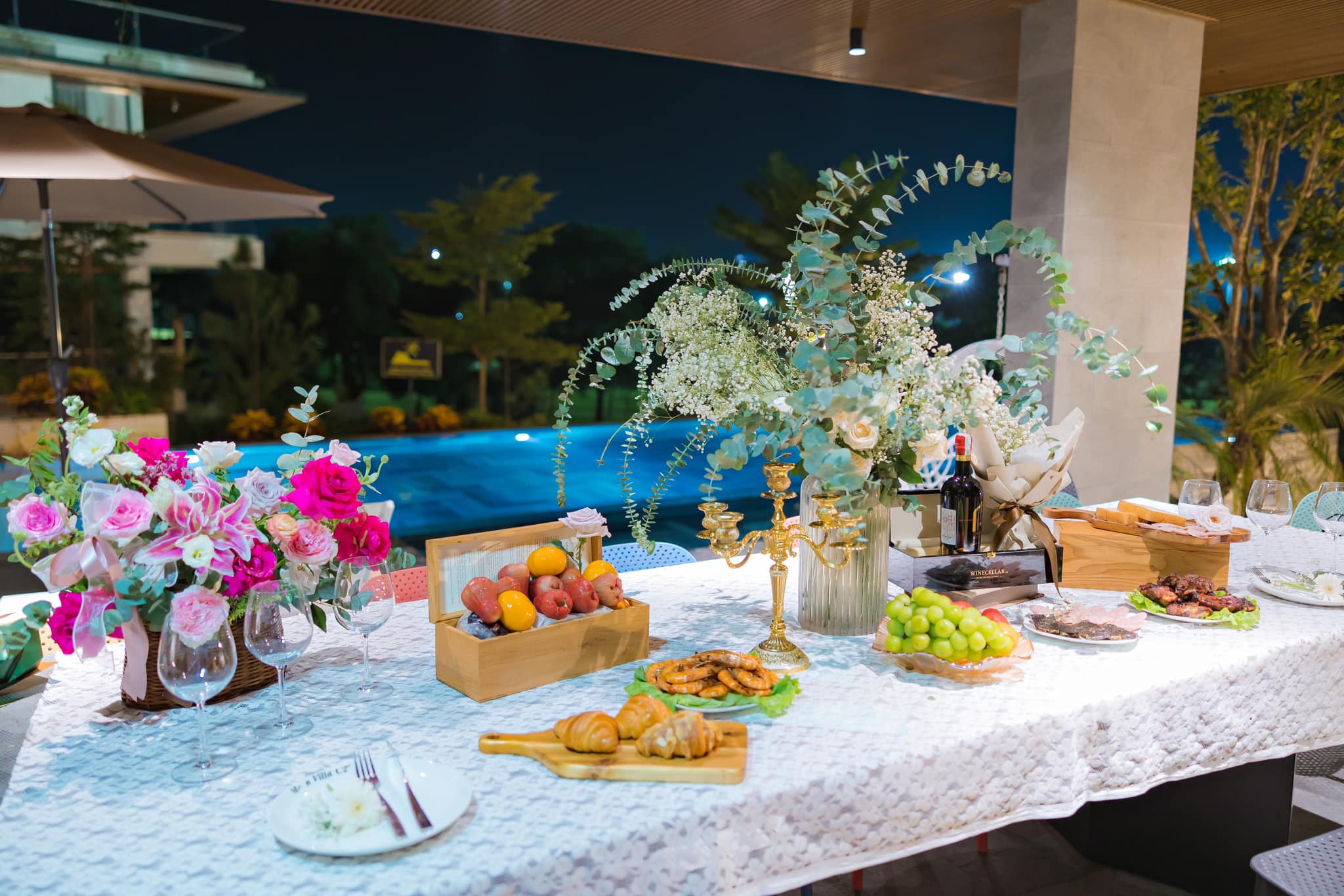 Tiệc tối sang trọng cạnh bể bơi Moon Villa C27