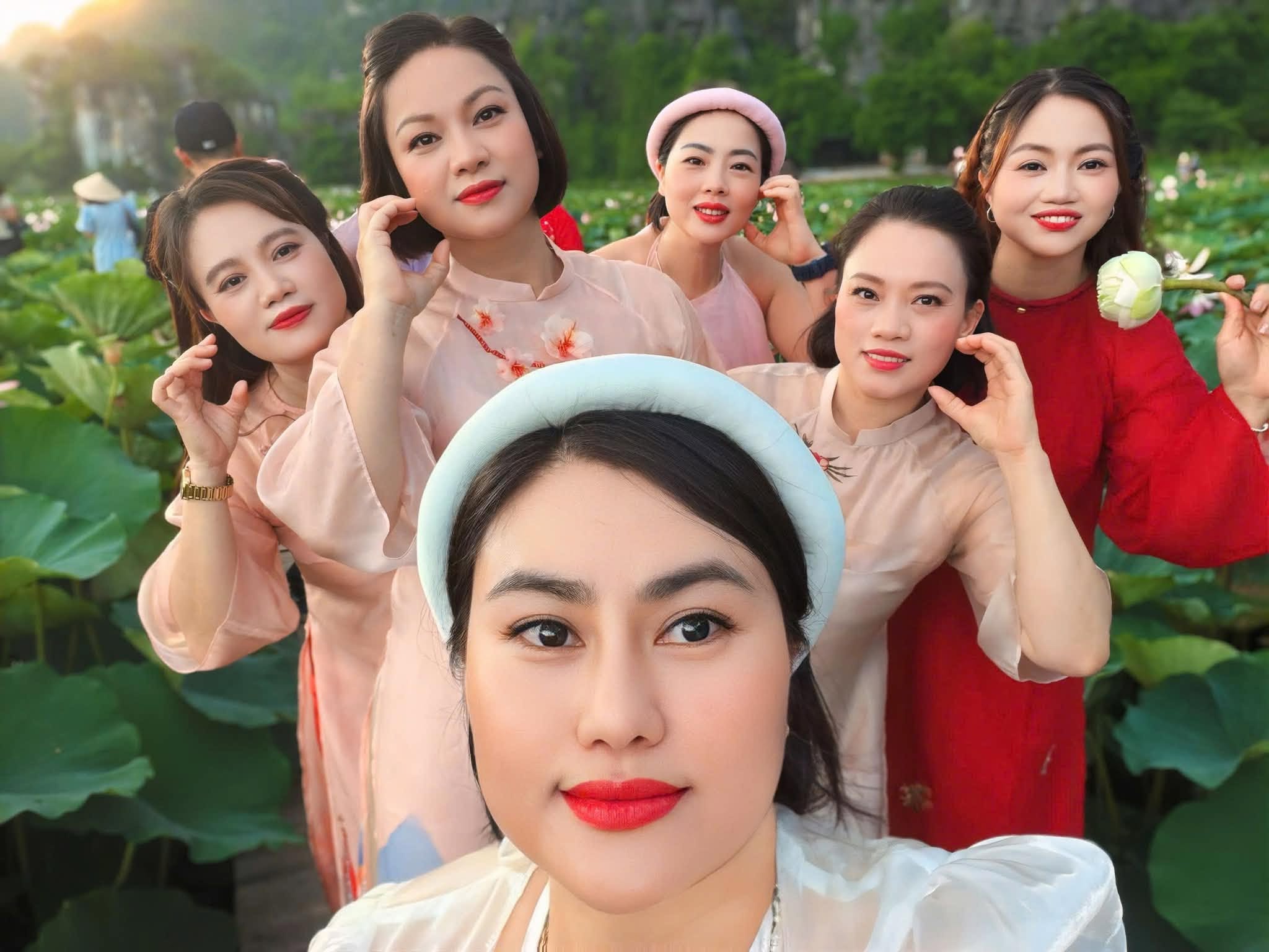 Học sinh check-in Thị trấn Tam Đảo trong sương sớm — chuyến đi từ Moon Villa C27