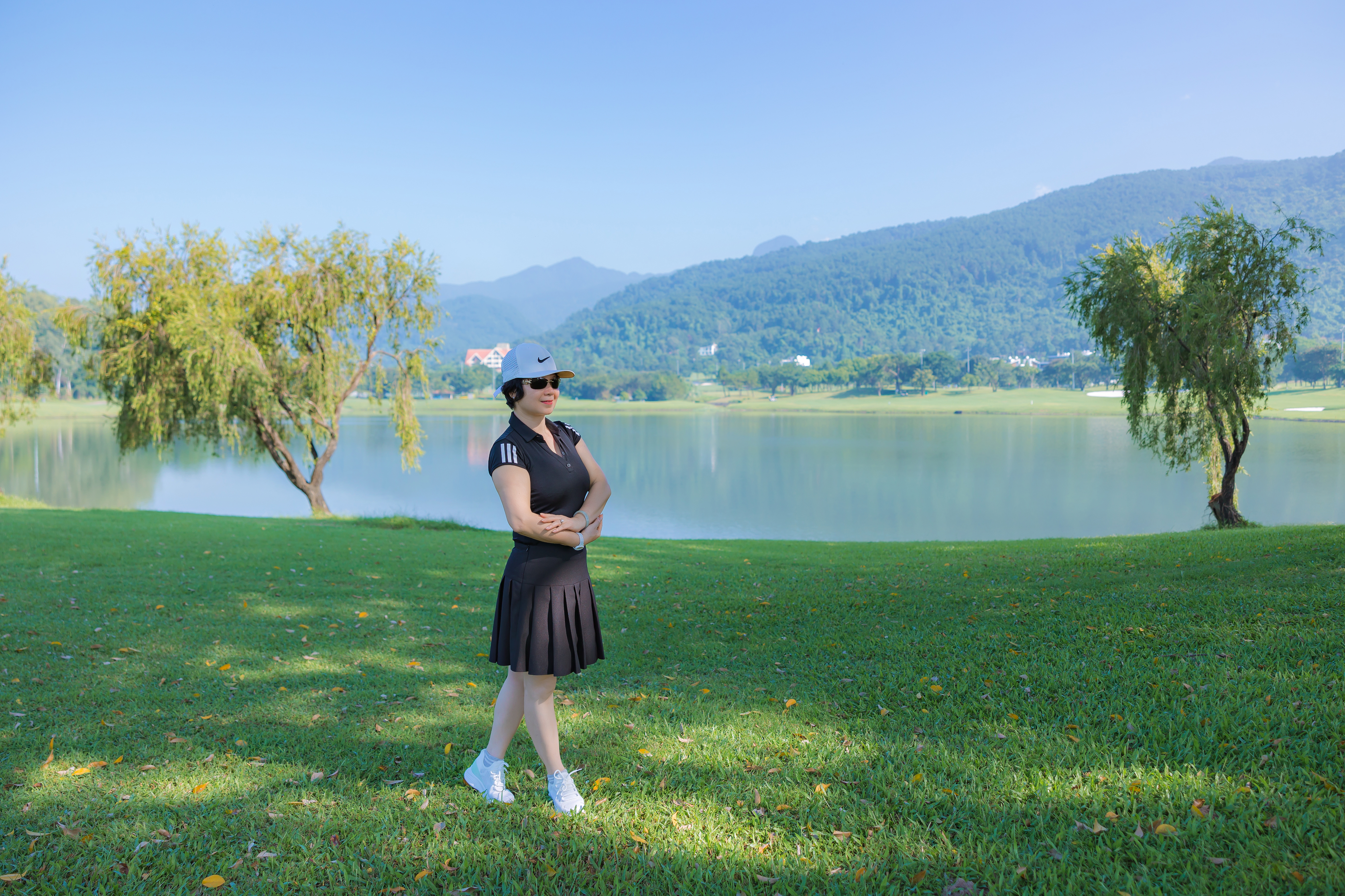 Check-in Sân Golf Tam Đảo — view hồ nước trong vắt và dãy núi Tam Đảo hùng vĩ